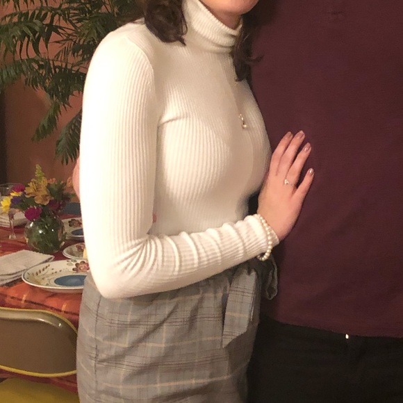 Express Ribbed Turtlenecks - Picture 7 of 7